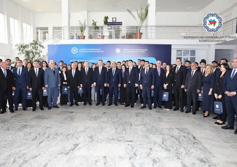 Bir qrup tələbəyə adlı təqaüd verilib Bir qrup tələbəyə adlı təqaüd verilib