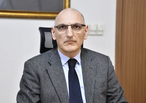 Birinci vitse-prezidentin köməkçisi: Birinci vitse-prezidentin köməkçisi: