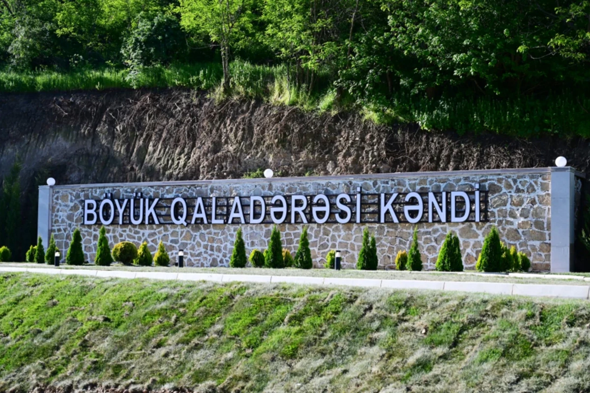 Böyük Qaladərəsi kəndində Bayraq meydanı yaradılıb