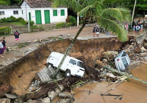 Braziliyada güclü yağışlar nəticəsində ölənlərin sayı 44 nəfərə çatıb Braziliyada güclü yağışlar nəticəsində ölənlərin sayı 44 nəfərə çatıb