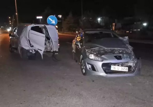 Bursada ağır yol qəzasında 9 nəfər yaralanıb
