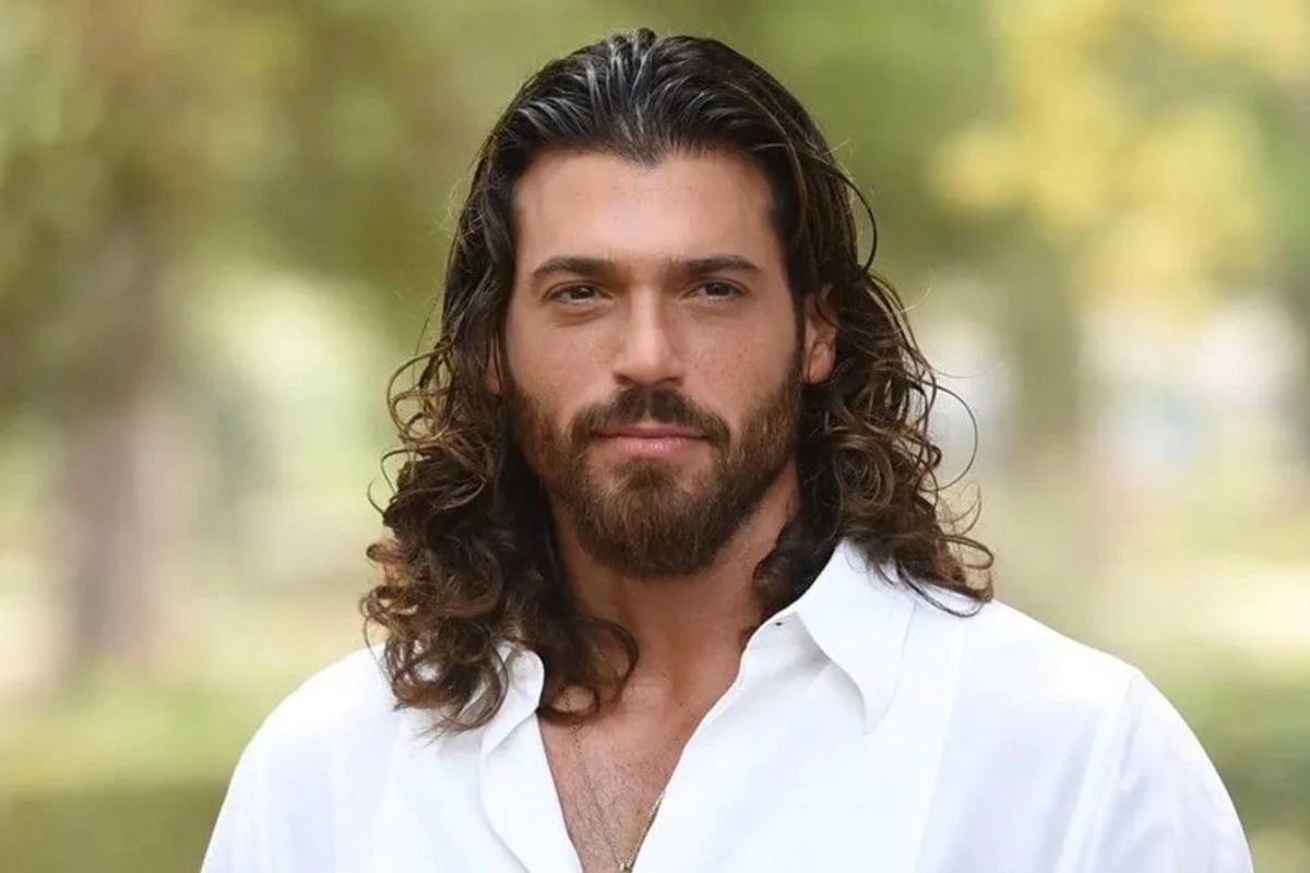 Can Yaman sosial mediaya qayıtdı