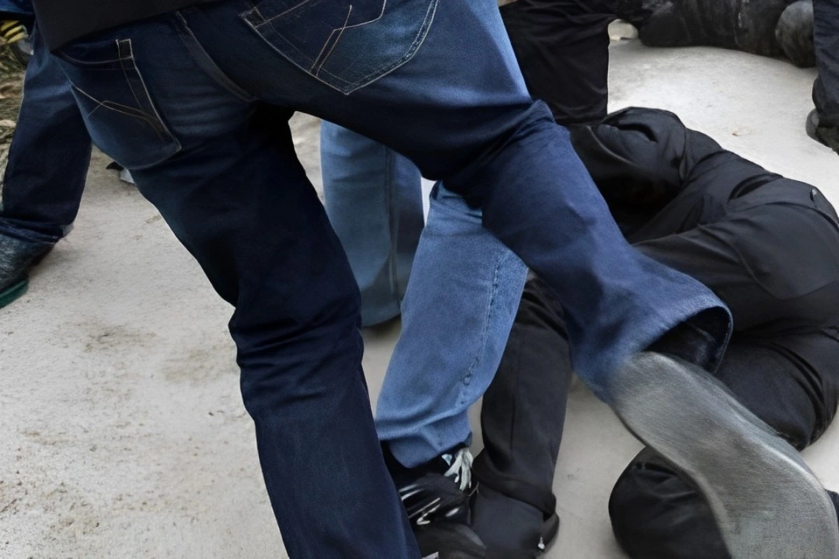 Cərimələnən sahibkar sabiq polis zabitinə hücum etdi
