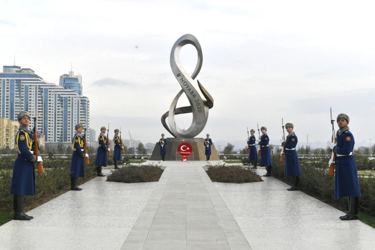 Cevdet Yılmaz Zəfər parkını ziyarət edib