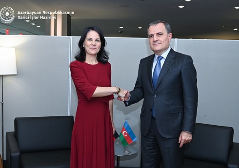Ceyhun Bayramov Annalena Berbok ilə Azərbaycanın sülh səylərini müzakirə edib