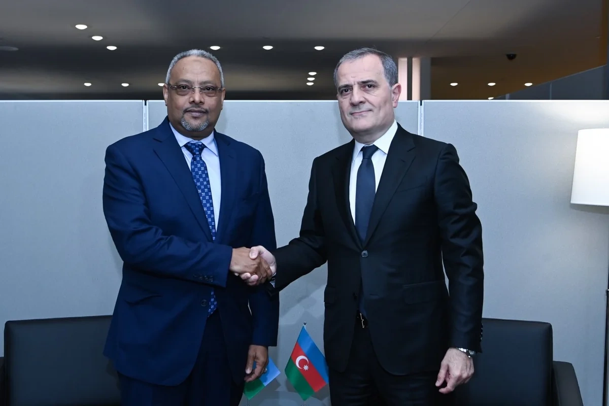 Ceyhun Bayramov Cibuti XİN başçısı ilə ikitərəfli münasibətləri müzakirə edib Ceyhun Bayramov Cibuti XİN başçısı ilə ikitərəfli münasibətləri müzakirə edib