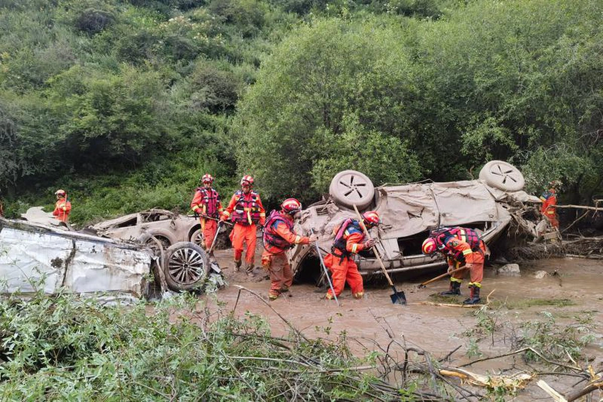 Çində sel faciəsi: Ölən və yaralananlar var