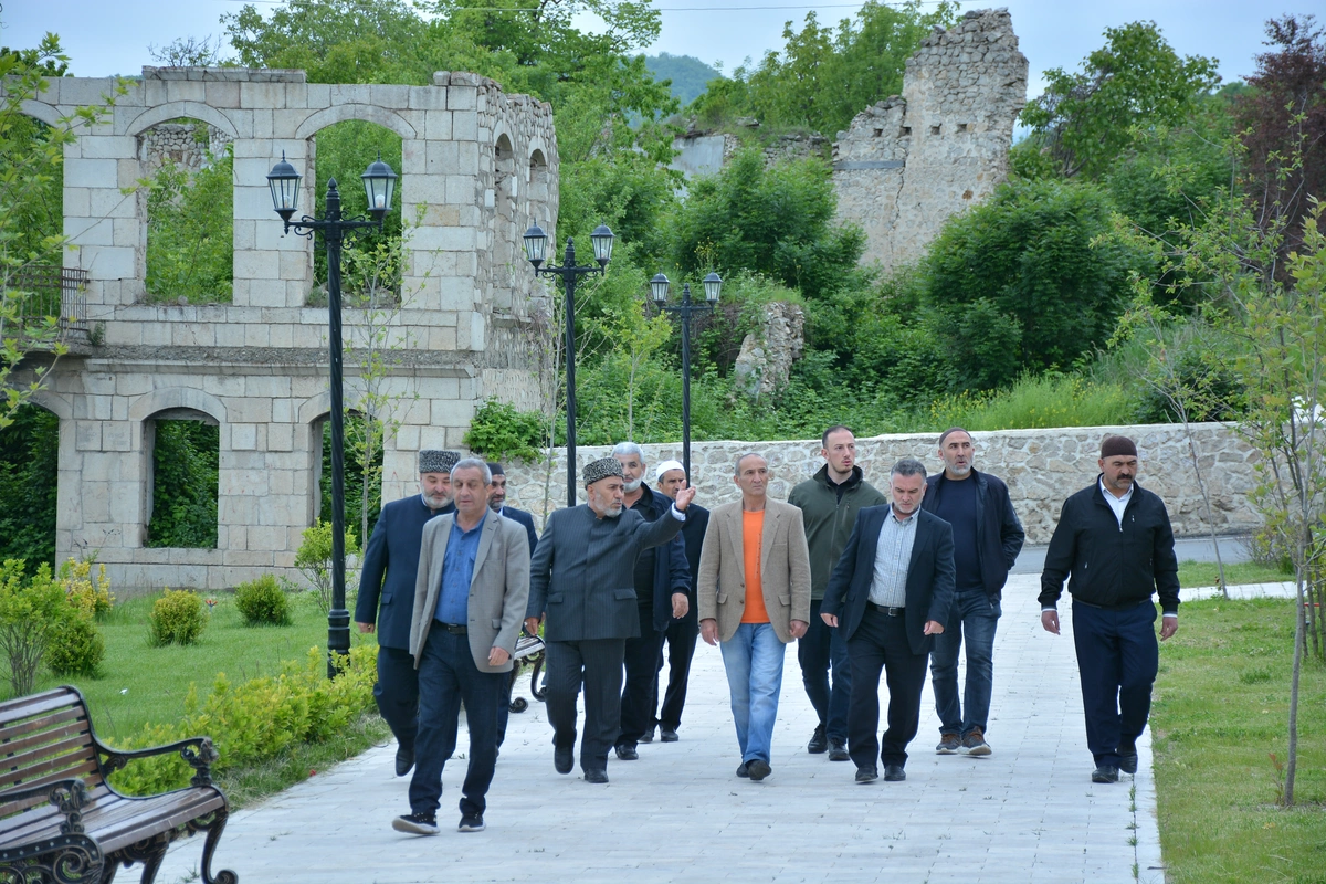 Din xadimləri Qarabağ və Şərqi Zəngəzurdakı tarixi-dini abidələri ziyarət ediblər