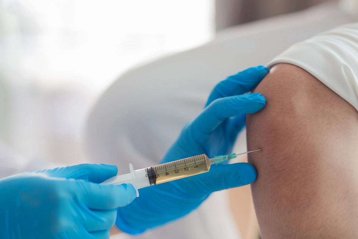 Dizinə antibiotik iynəsi vuran şəxs öldü