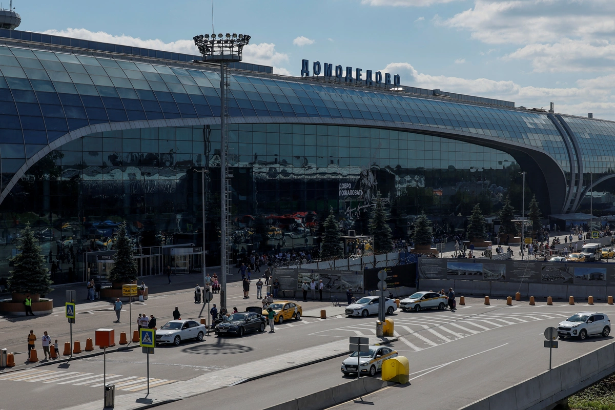 Dron hücumu Moskva aeroportlarında 400-dən çox reysi gecikdirdi Dron hücumu Moskva aeroportlarında 400-dən çox reysi gecikdirdi