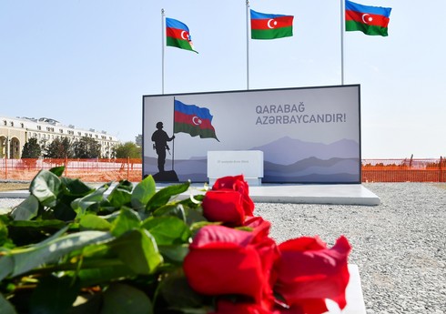 Dövlət və hökumət rəsmiləri Bakıda inşası davam etdirilən Zəfər parkında olublar