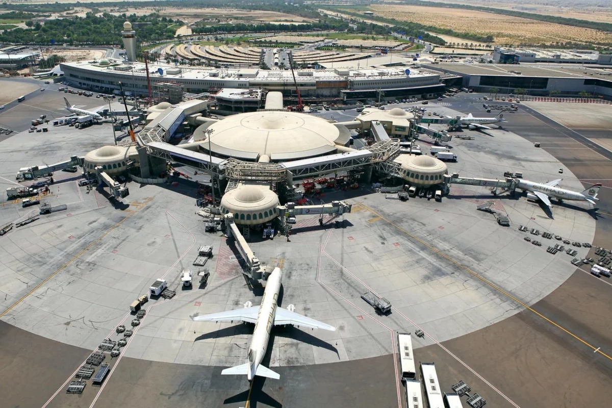 Əbu-Dabidən Bakıya hərəkət edən aviareys geri qayıdır Əbu-Dabidən Bakıya hərəkət edən aviareys geri qayıdır