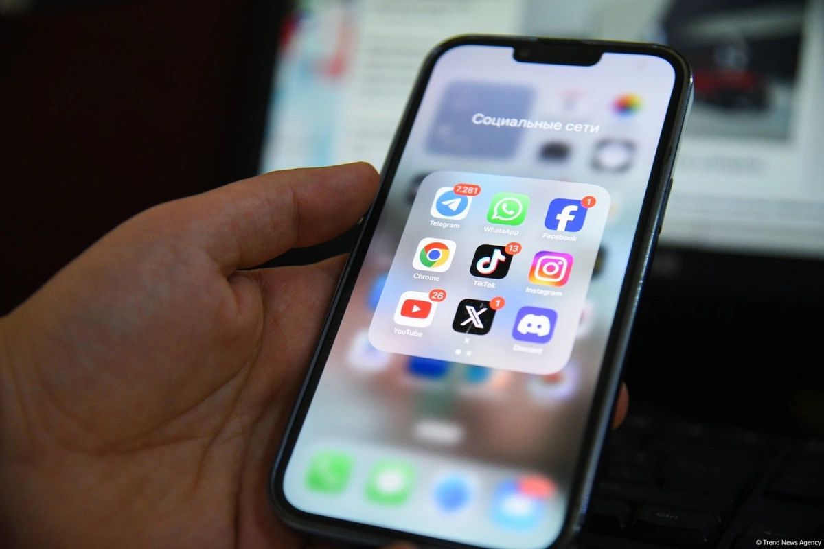 Əfqanıstanda rəsmilərə smartfon istifadəsi qadağan edilib