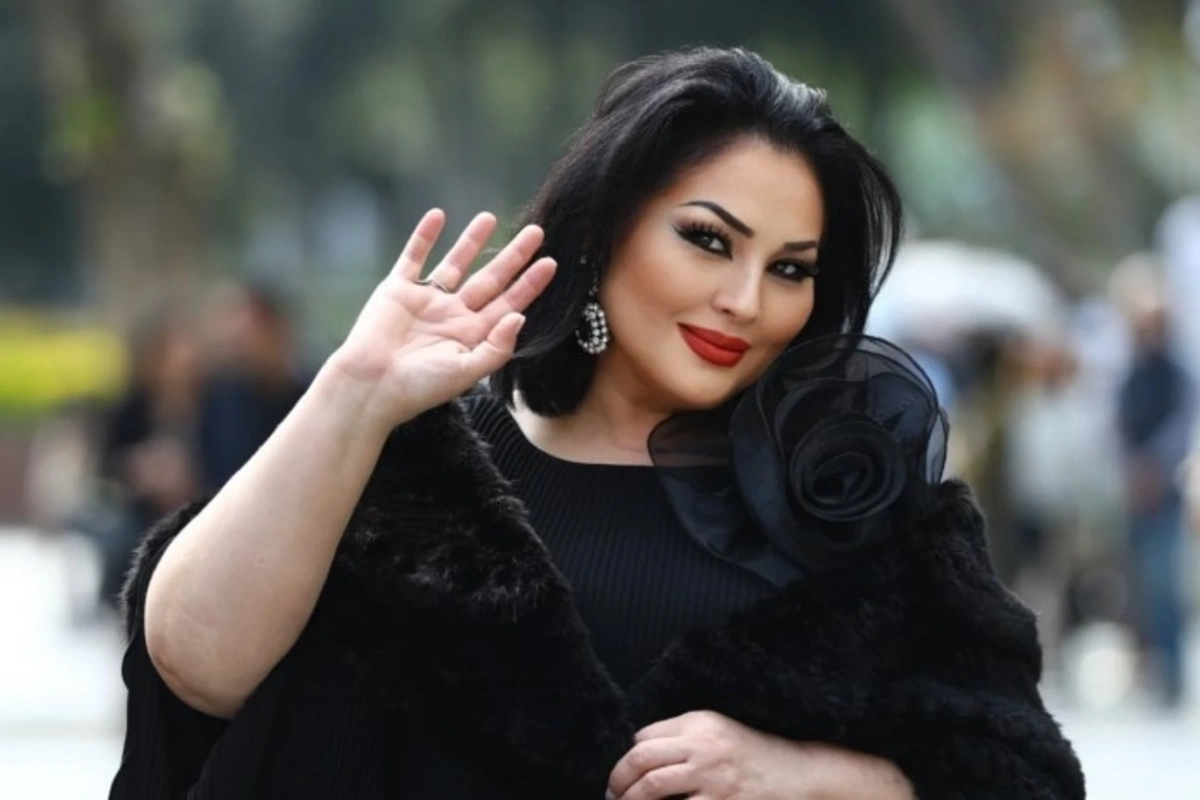 Əməkdar artist birinci sinifə gedərkən çəkilən fotosunu paylaşdı