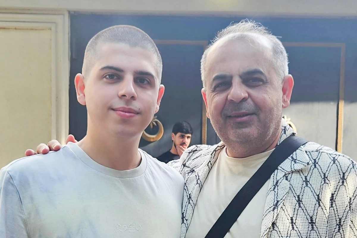 Əməkdar artist hərbi xidmət keçən oğlunu ziyarət etdi