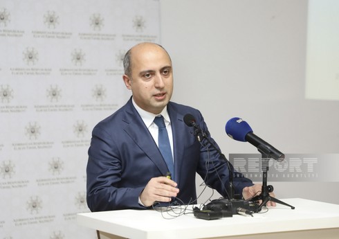 Emin Əmrullayev: Məktəblərdə iş dəftərlərinin ödənişsiz olması üçün iş aparılır