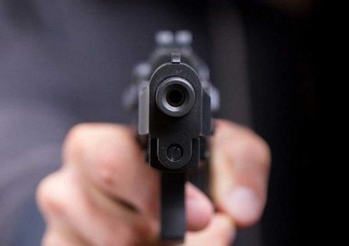 Ermənistanda İraq vətəndaşı özünü və iki polisi güllələyib Ermənistanda İraq vətəndaşı özünü və iki polisi güllələyib