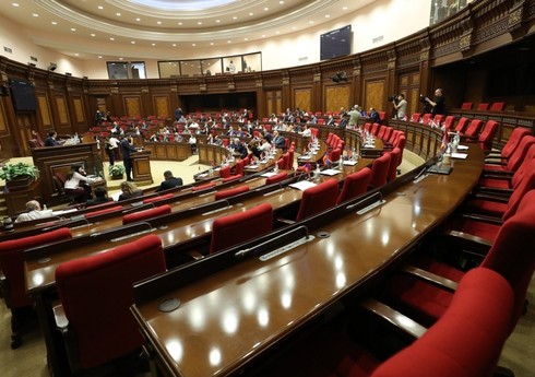 Ermənistanın 35 deputatı parlamentin iclaslarını boykot edib