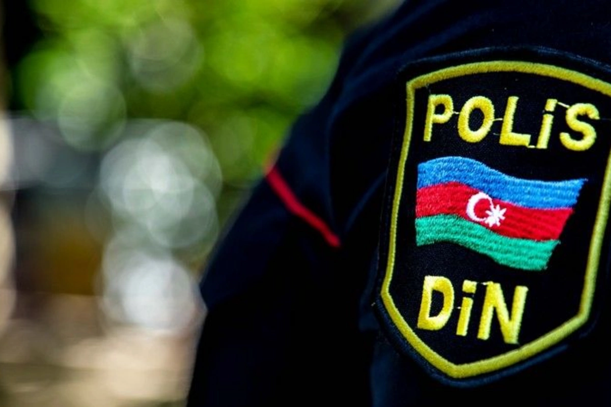 Ev satmaq adı ilə 23 min manat dələduzluq etməkdə şübhəli bilinən şəxs saxlanılıb Ev satmaq adı ilə 23 min manat dələduzluq etməkdə şübhəli bilinən şəxs saxlanılıb