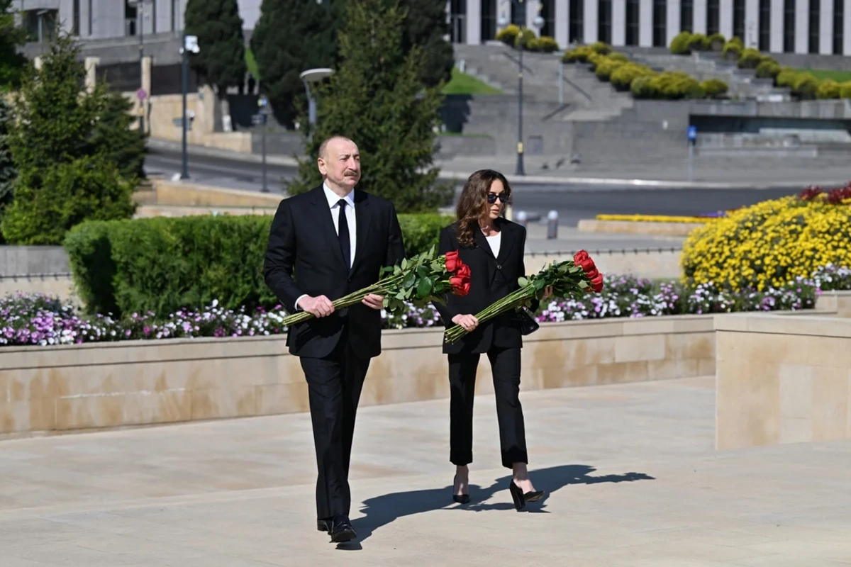 Faşizm üzərində Qələbə uğrunda mübarizədə həlak olan Azərbaycan övladlarının xatirəsi ehtiramla anılıb