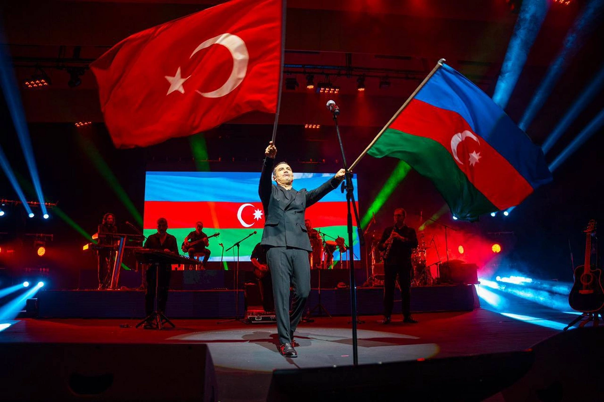 Ferhat Göçerin möhtəşəm Bakı konsertindən GÖRÜNTÜLƏR Ferhat Göçerin möhtəşəm Bakı konsertindən GÖRÜNTÜLƏR