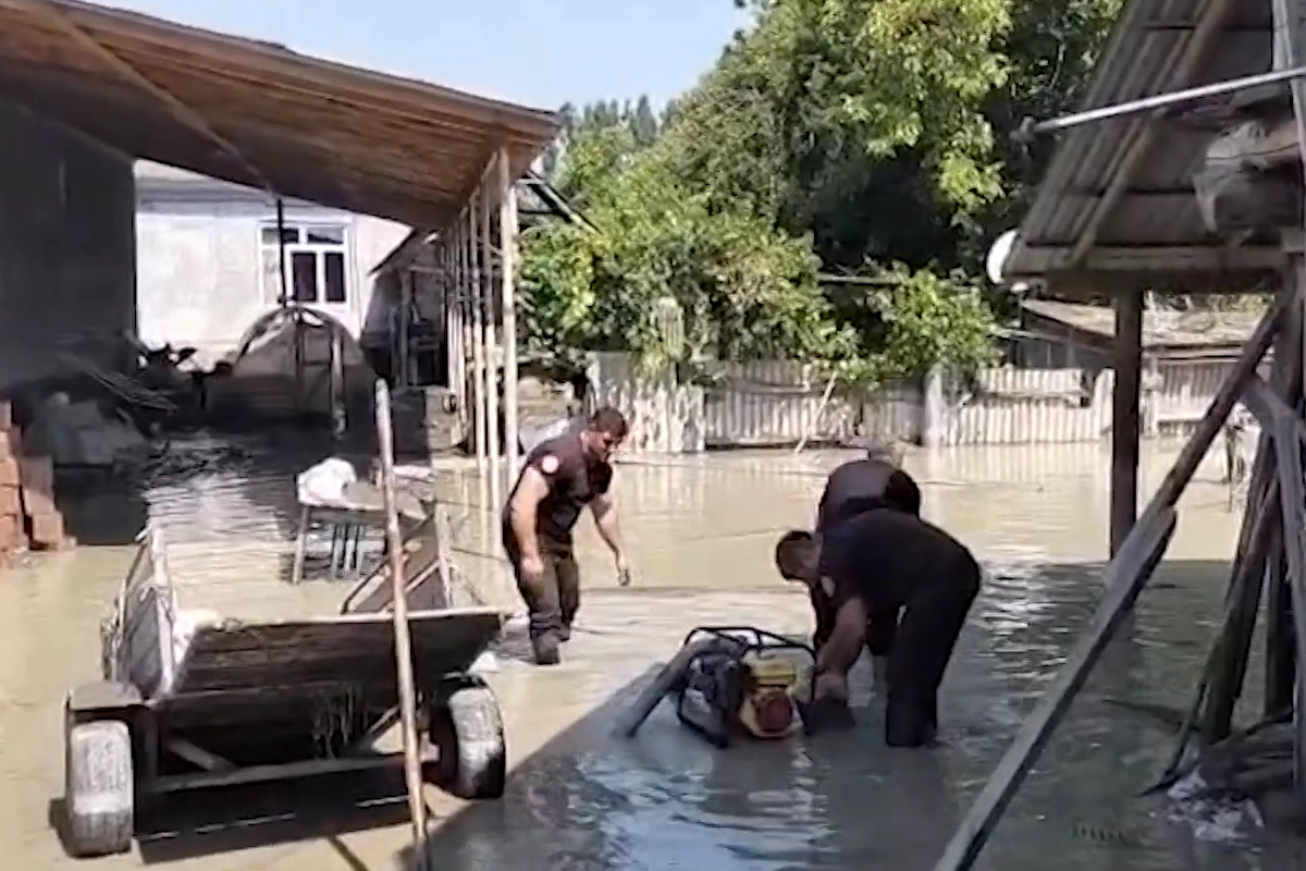 FHN: Balakən və Ağstafada su dolmuş ərazilərdə təhlükəsizlik tədbirləri davam etdirilir