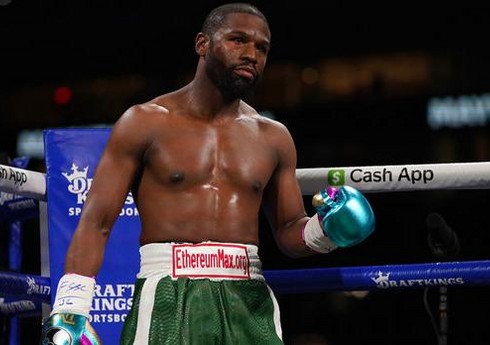 Floyd Meyvezer yaponiyalı MMA döyüşçüsünü nokautla məğlub edib Floyd Meyvezer yaponiyalı MMA döyüşçüsünü nokautla məğlub edib
