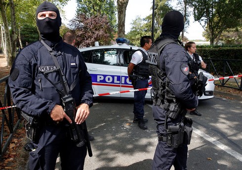 Fransada 14 yaşlı yeniyetmə terror aktları hazırlamaqda şübhəli bilinərək saxlanılıb Fransada 14 yaşlı yeniyetmə terror aktları hazırlamaqda şübhəli bilinərək saxlanılıb