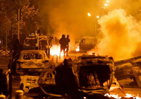 Fransada ötən gecə 3800-dən çox yanğın törədilib Fransada ötən gecə 3800-dən çox yanğın törədilib