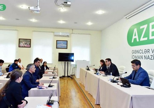 Fərid Qayıbov beynəlxalq yarışlarda uğur qazanmış idmançıları qəbul edib Fərid Qayıbov beynəlxalq yarışlarda uğur qazanmış idmançıları qəbul edib