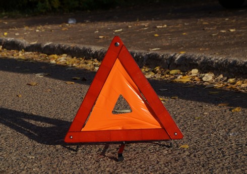 Füzulidə gənc yol qəzasında ağır xəsarətlər alıb Füzulidə gənc yol qəzasında ağır xəsarətlər alıb