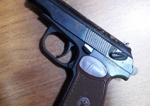 Gədəbəydə polis silahdan ehtiyatsız davranması nəticəsində xəsarət alıb