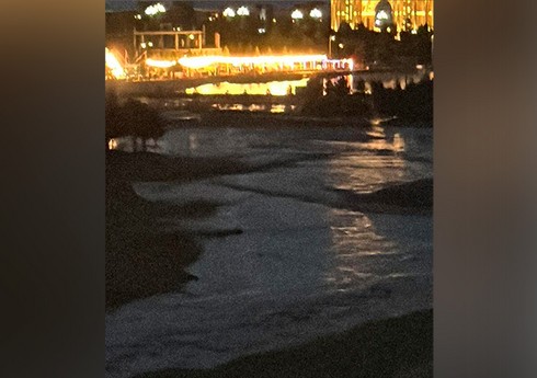 Gəncədə su borusu sıradan çıxıb, park yolunda çətinlik yaranıb