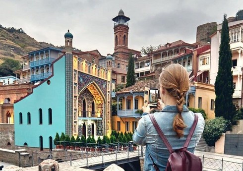 Gürcüstanın altı ayda turizmdən əldə etdiyi gəlir rekord həddə – 1,9 milyard dollar təşkil edib Gürcüstanın altı ayda turizmdən əldə etdiyi gəlir rekord həddə – 1,9 milyard dollar təşkil edib