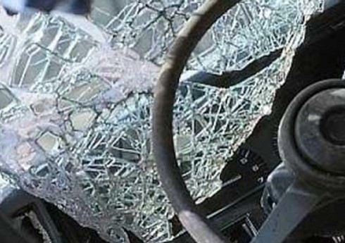 Göygöldə yük maşını aşıb, sürücü ağır xəsarət alıb