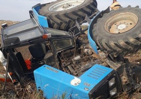 Hacıqabulda traktor aşıb, ölən var
