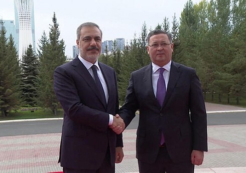 Hakan Fidan Antalyada Qazaxıstan XİN başçısı ilə görüşüb