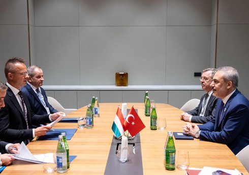 Hakan Fidan Şuşada Macarıstanın xarici işlər və ticarət naziri ilə görüşüb Hakan Fidan Şuşada Macarıstanın xarici işlər və ticarət naziri ilə görüşüb