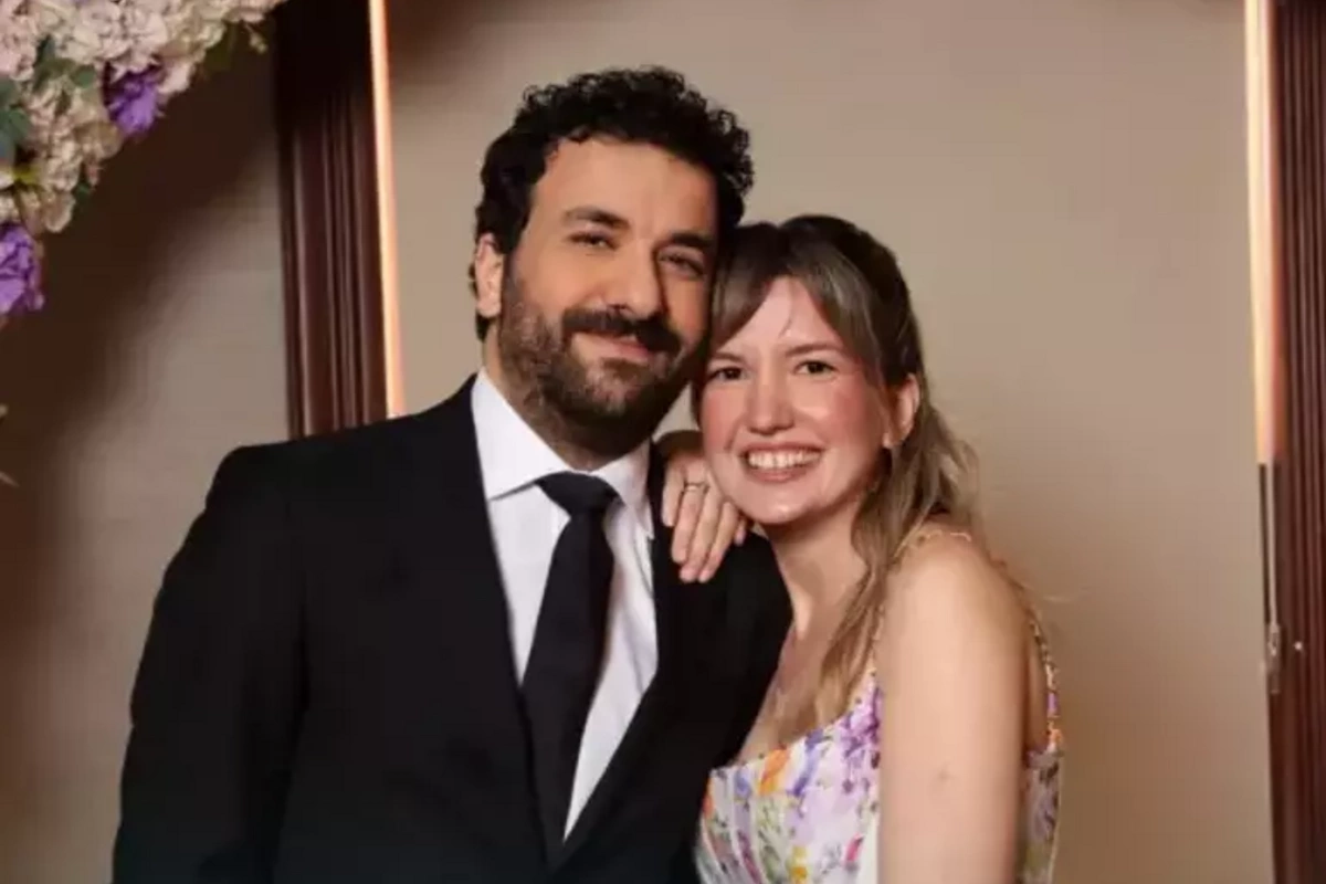 Hasan Can Kaya nişanlısına 100 000 dollarlıq saat aldı Hasan Can Kaya nişanlısına 100 000 dollarlıq saat aldı