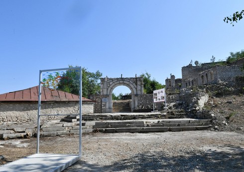 Heydər Əliyev Fondu Üzeyir Hacıbəylinin Şuşadakı ev-muzeyinin bərpasına başlayıb Heydər Əliyev Fondu Üzeyir Hacıbəylinin Şuşadakı ev-muzeyinin bərpasına başlayıb