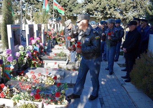 Şəhid hərbi pilot Rəşad Atakişiyevin məzarı ziyarət edilib