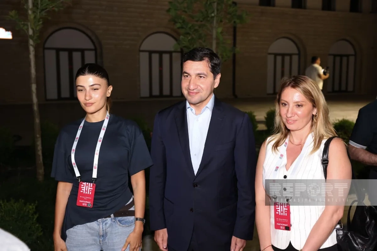 Hikmət Hacıyev IV Şuşa Qlobal Media Forumunun iştirakçıları ilə görüşüb Hikmət Hacıyev IV Şuşa Qlobal Media Forumunun iştirakçıları ilə görüşüb