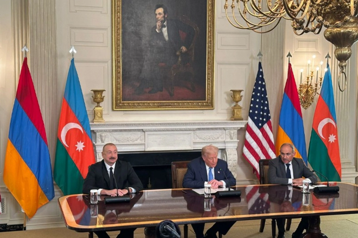 İlham Əliyev, Donald Tramp, Nikol Paşinyan üçtərəfli sənəd imzalayıb