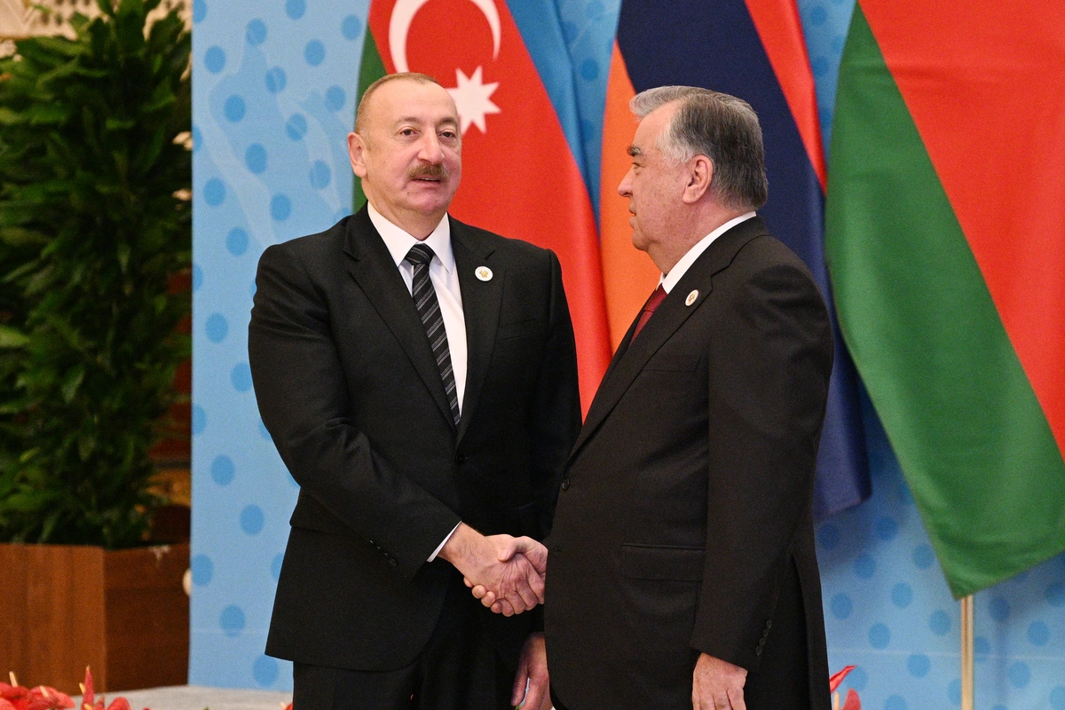 İlham Əliyev MDB Dövlət Başçıları Şurasının iclasında iştirak etmək üçün Düşənbədəki 