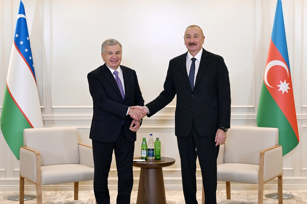 İlham Əliyev Özbəkistan Prezidenti ilə görüşüb İlham Əliyev Özbəkistan Prezidenti ilə görüşüb