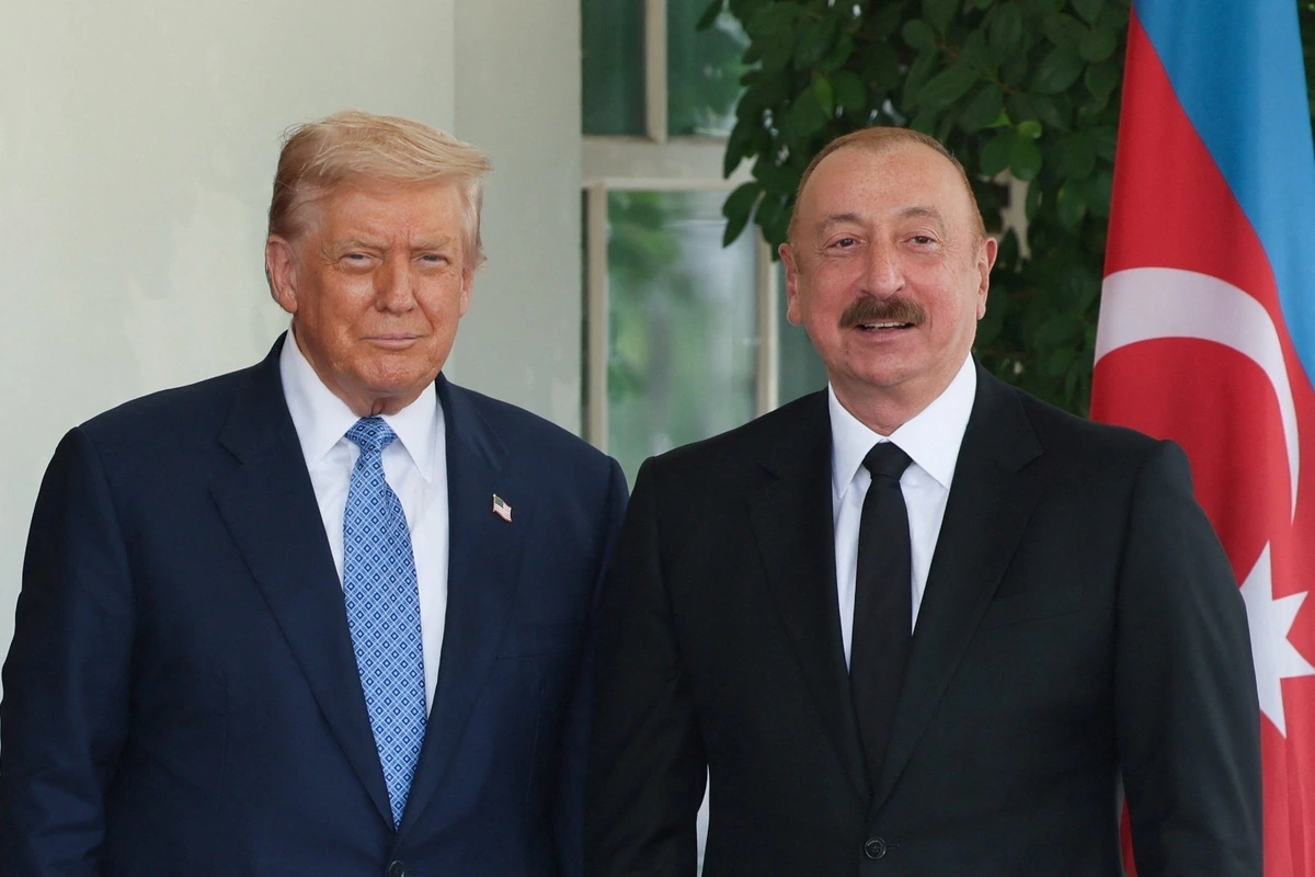 İlham Əliyev və Donald Tramp Yaxın Şərq Sülh Sammitində görüşdülər
