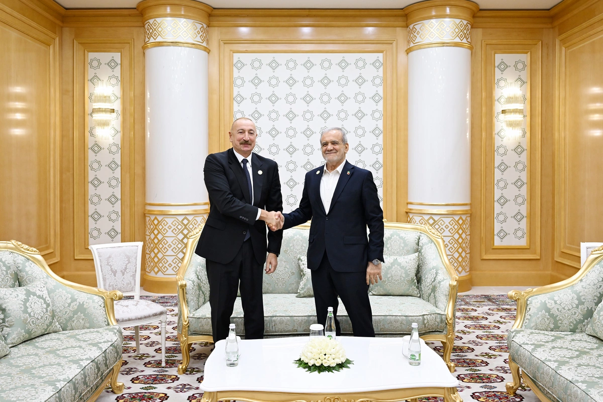 İlham Əliyevin İran Prezidenti ilə görüşü keçirilib