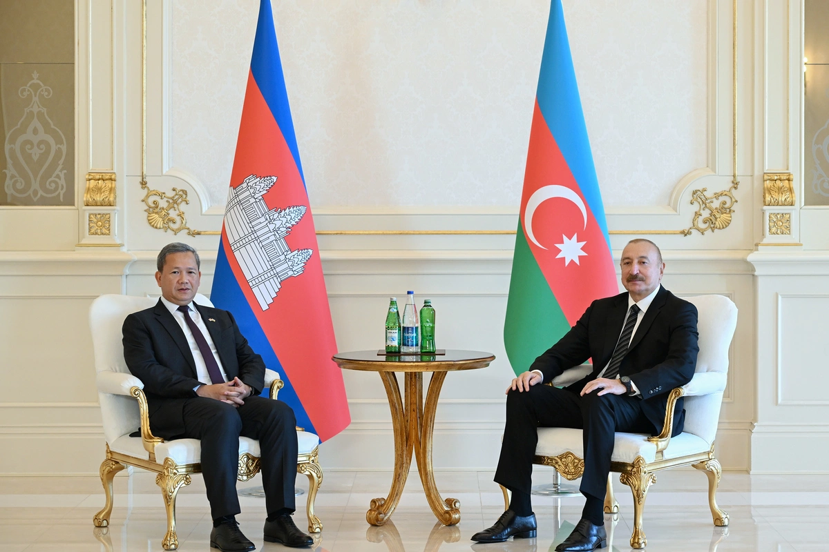 İlham Əliyevin Kambocanın Baş naziri ilə məhdud tərkibdə görüşü olub