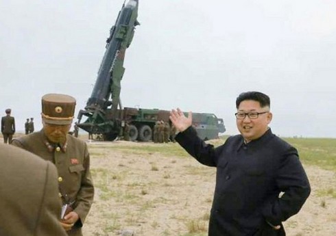 Şimali Koreya yeni qitələrarası ballistik raketini sınaqdan keçirib Şimali Koreya yeni qitələrarası ballistik raketini sınaqdan keçirib
