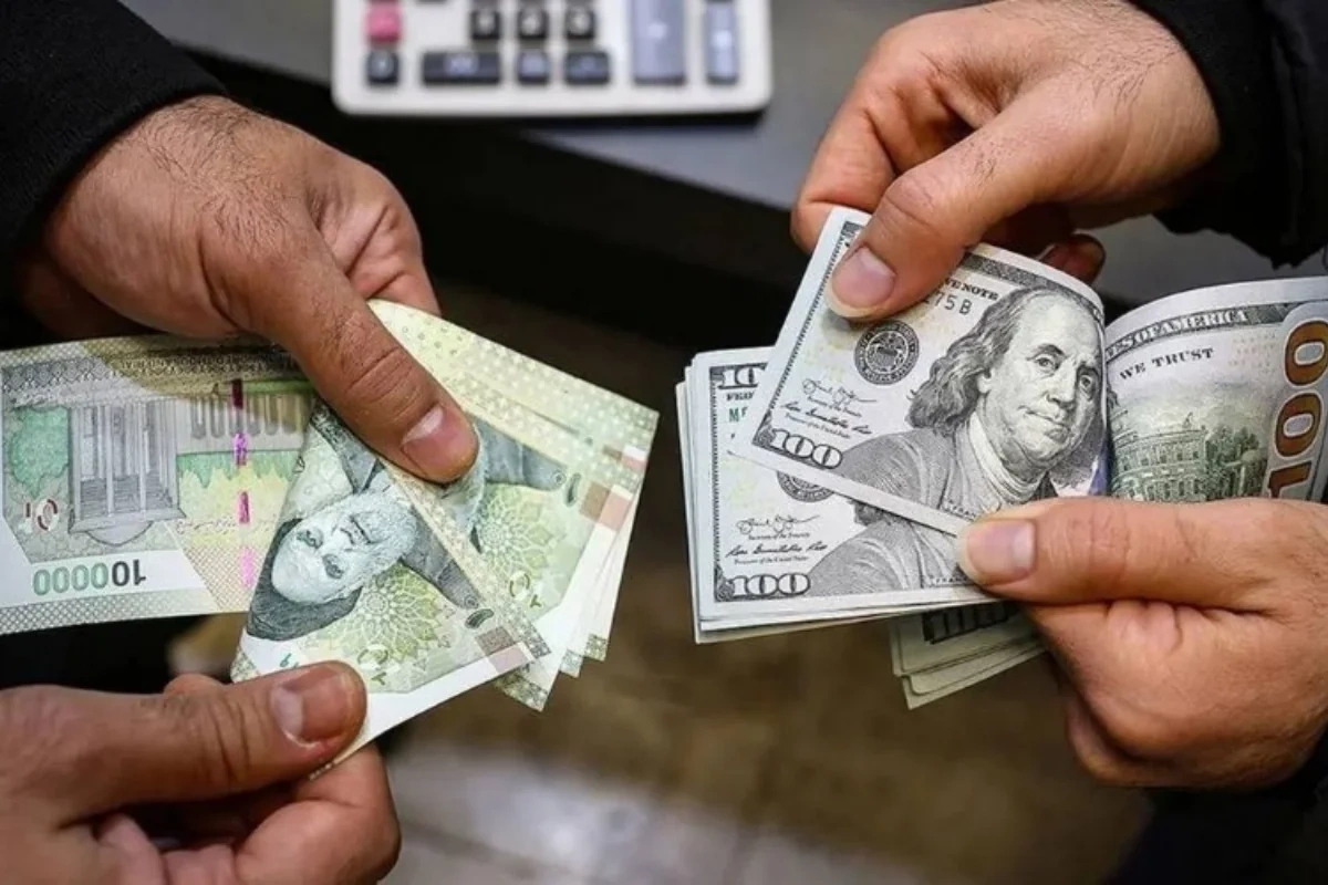 İranda dolların məzənnəsi yeni tarixi rekord qırdı İranda dolların məzənnəsi yeni tarixi rekord qırdı